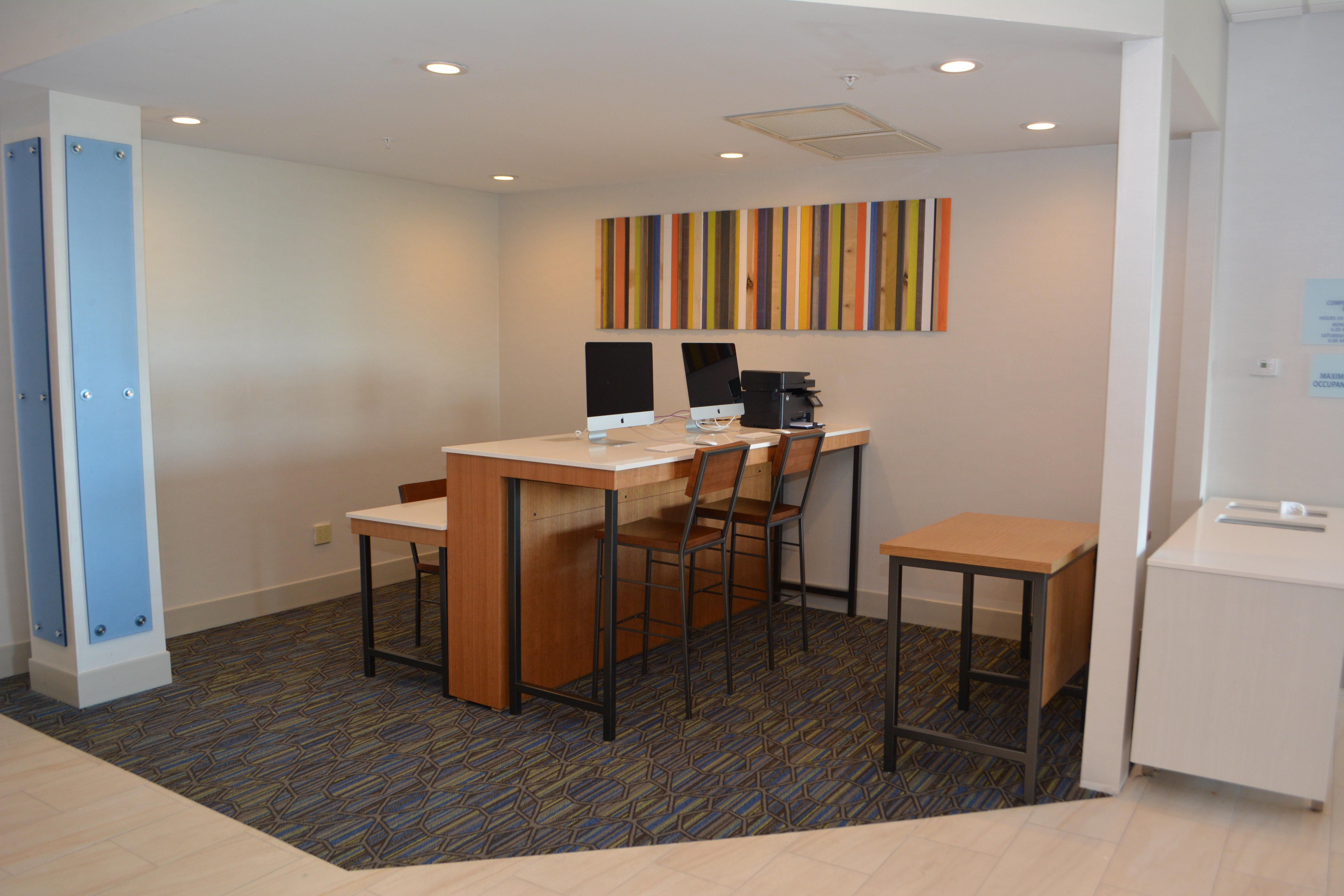 Holiday Inn Express & Suites Waterville - North By Ihg Bagian luar foto