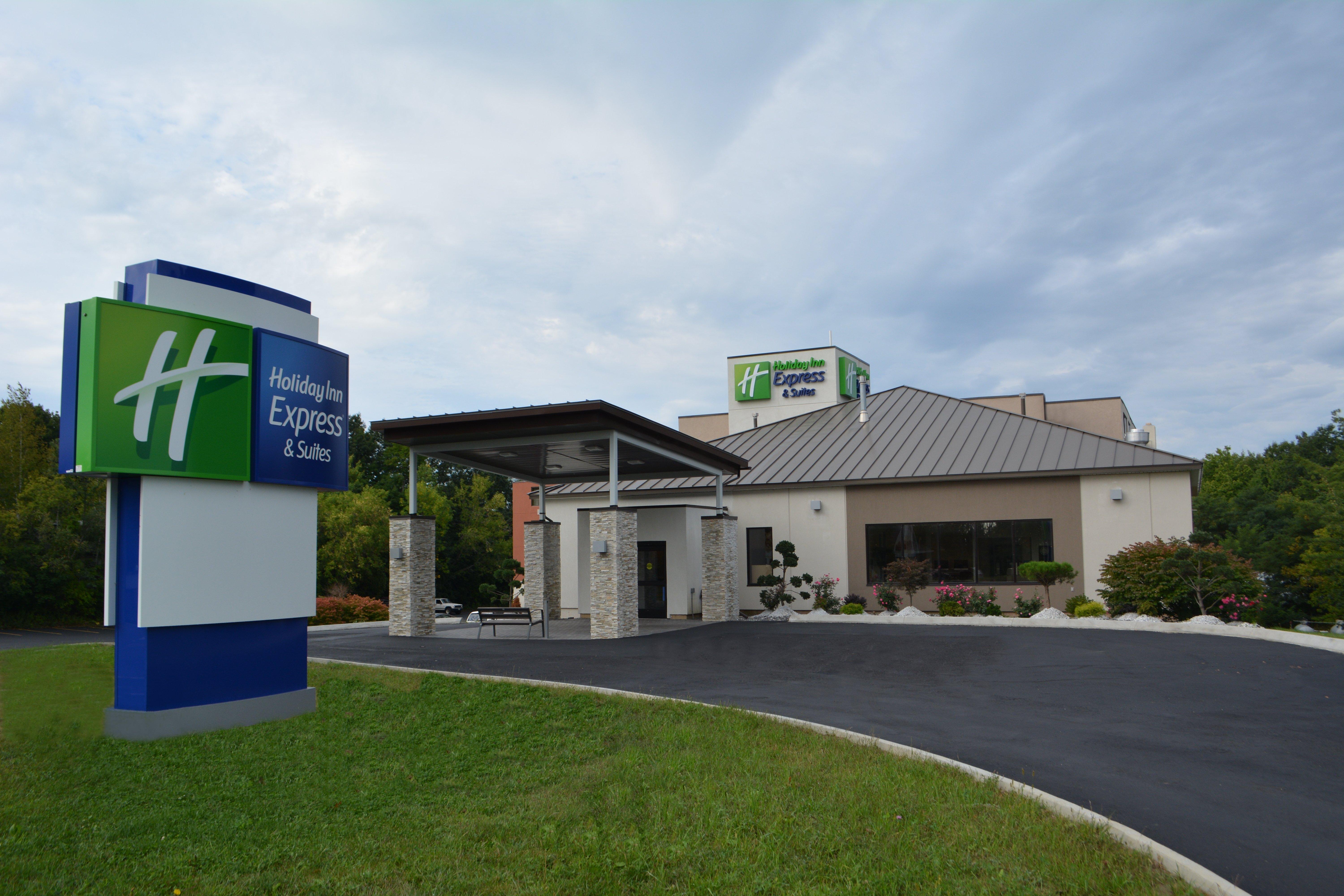 Holiday Inn Express & Suites Waterville - North By Ihg Bagian luar foto