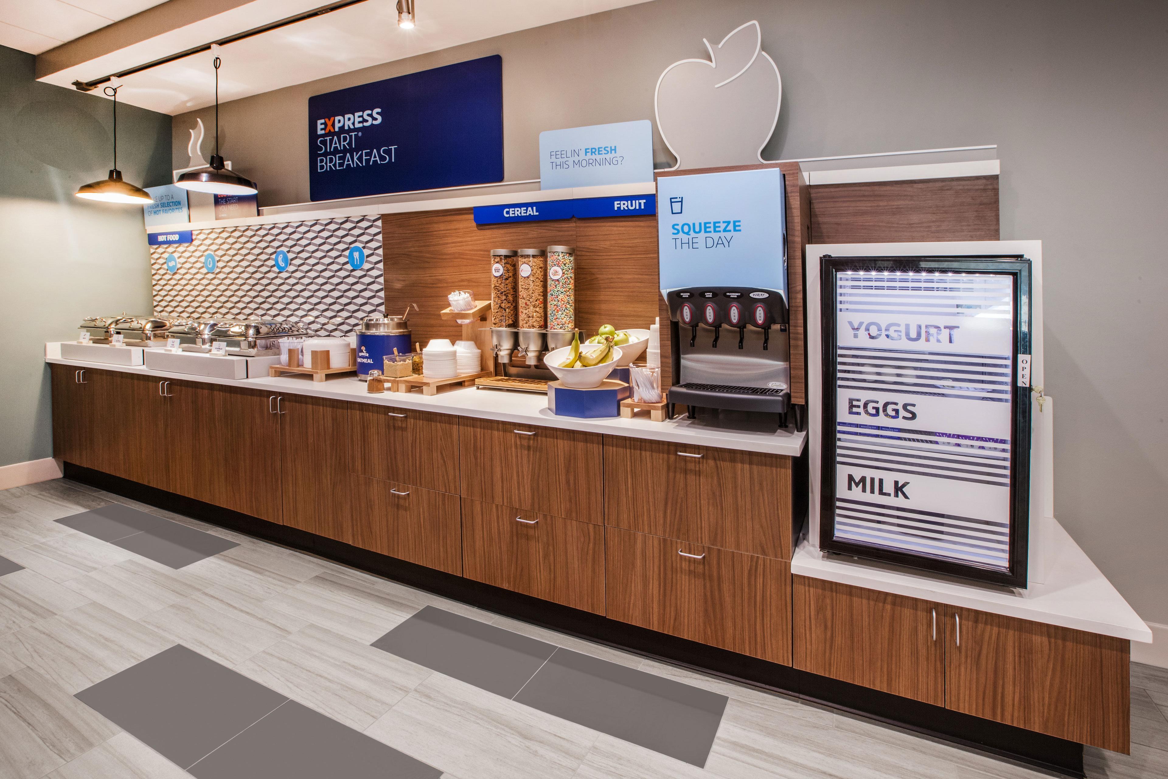 Holiday Inn Express & Suites Waterville - North By Ihg Bagian luar foto