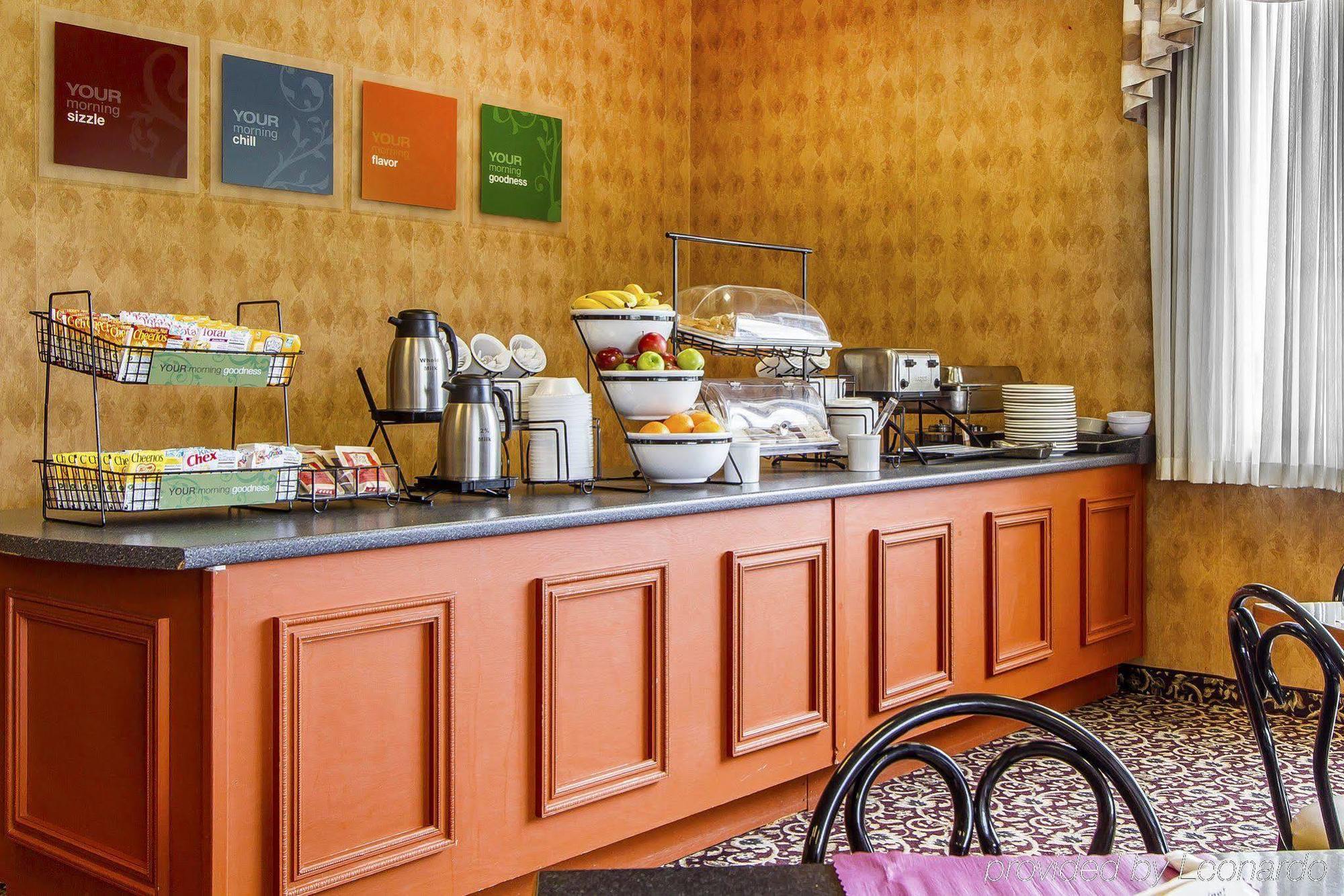 Holiday Inn Express & Suites Waterville - North By Ihg Bagian luar foto