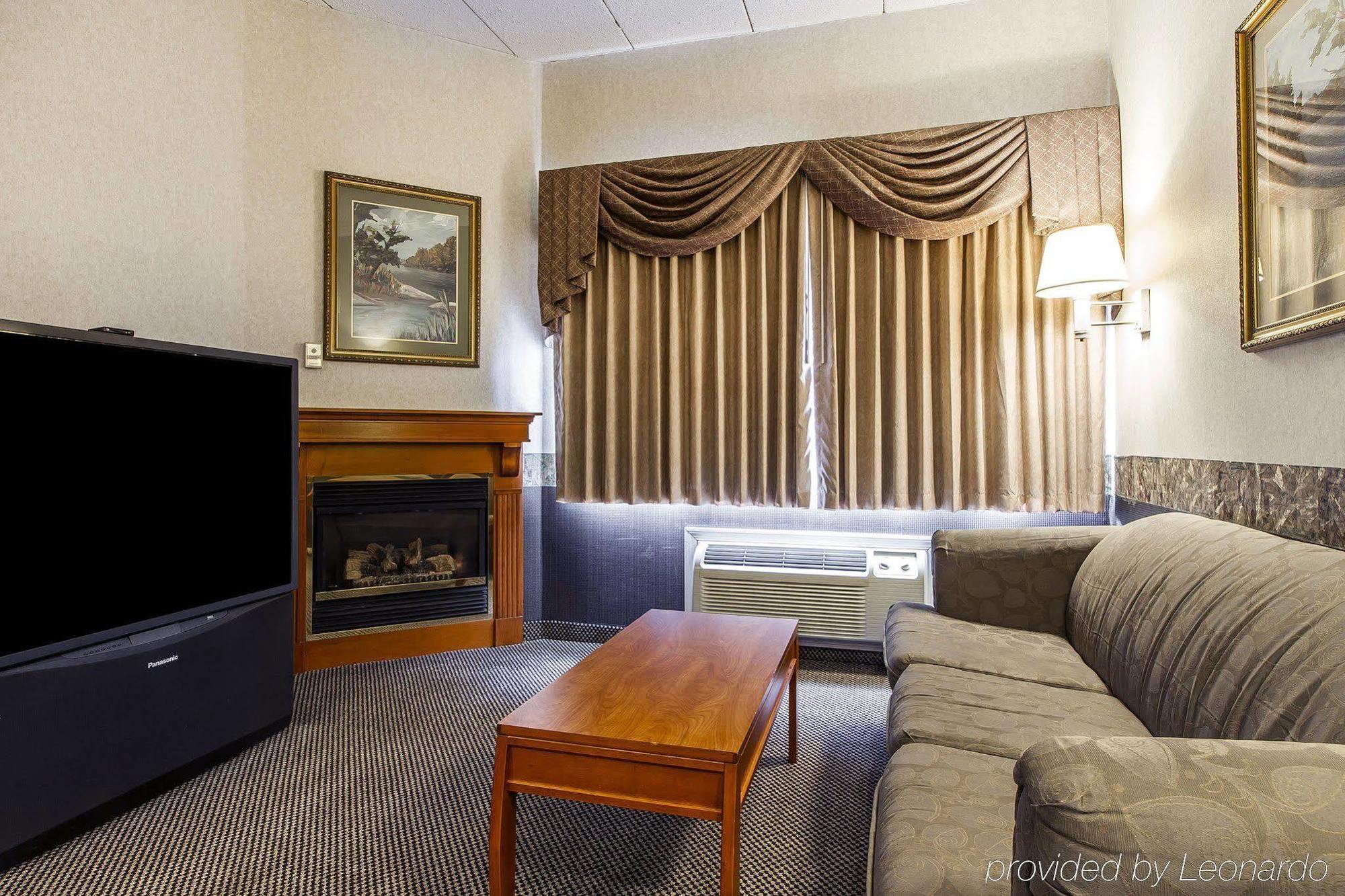 Holiday Inn Express & Suites Waterville - North By Ihg Bagian luar foto