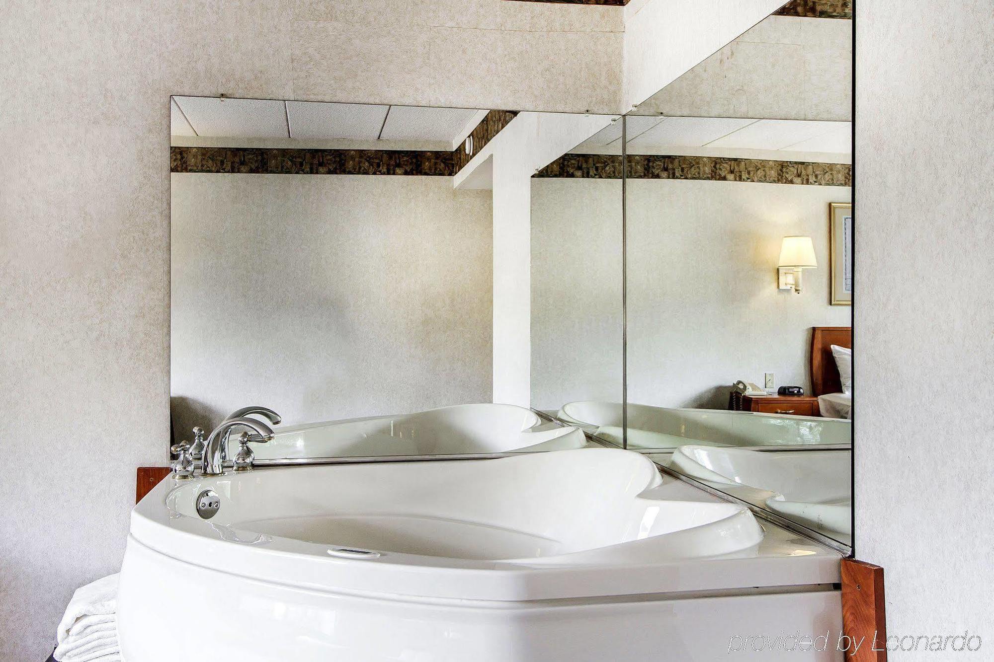 Holiday Inn Express & Suites Waterville - North By Ihg Bagian luar foto