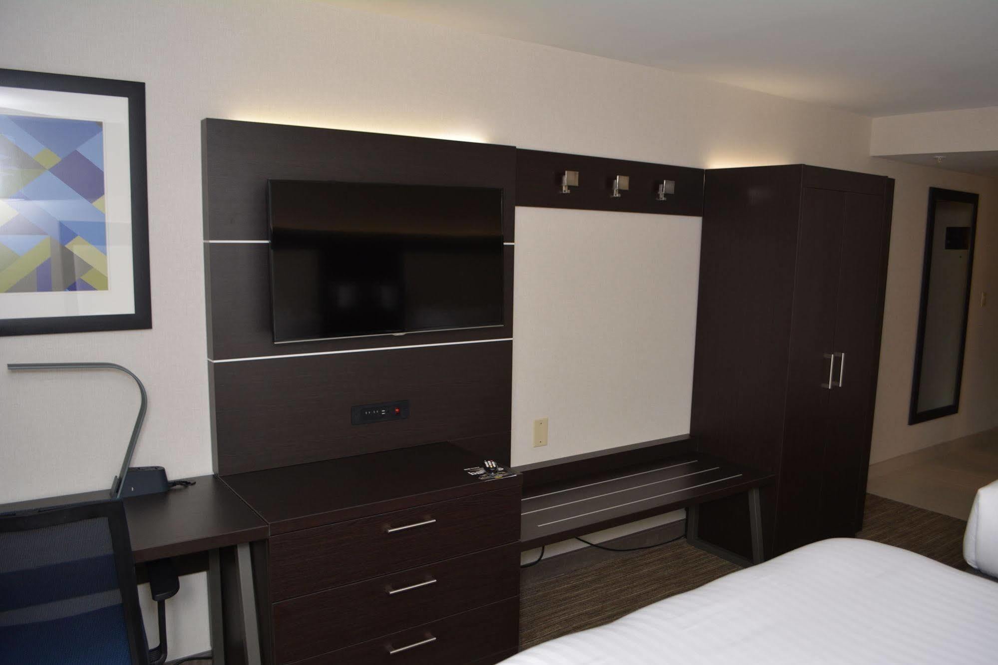 Holiday Inn Express & Suites Waterville - North By Ihg Bagian luar foto
