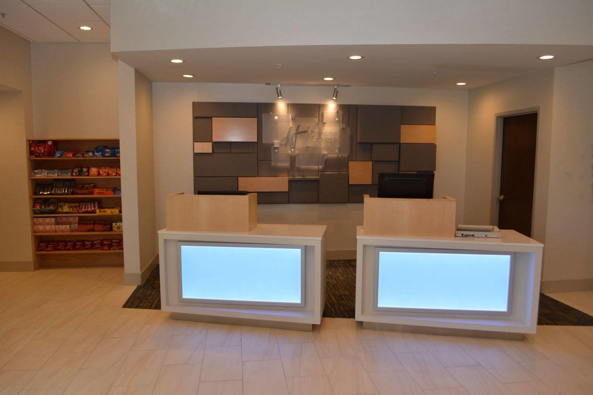 Holiday Inn Express & Suites Waterville - North By Ihg Bagian luar foto